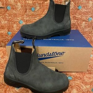 Brand new in box! Blundstone boots size 4.5, which fits a US size 7 ladies.